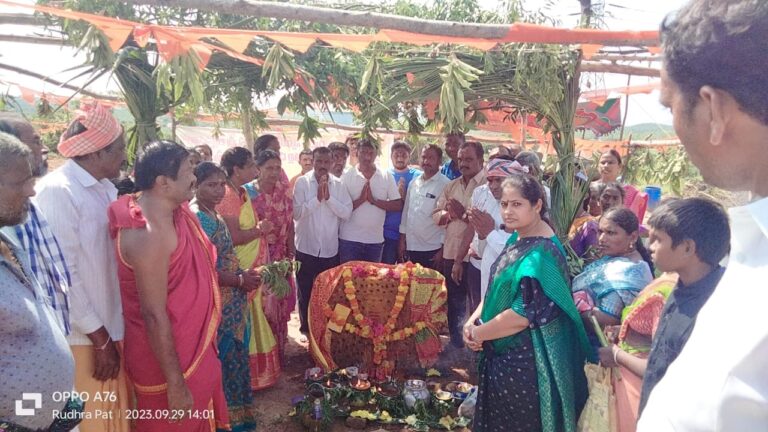 మైలారం గుట్టపై వెలిసిన దేవుళ్ళకు ప్రత్యేక పూజలు చేసిన చందుపట్ల కీర్తి రెడ్డి
