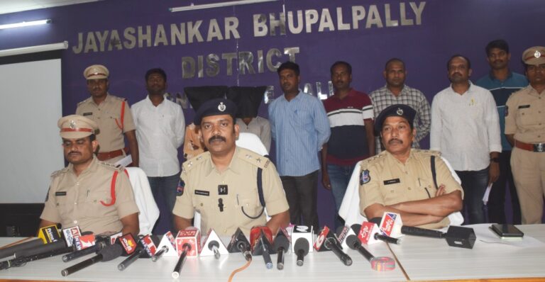 ఇద్దరు గంజాయి తరలిస్తున్న నిందితుల అరెస్ట్