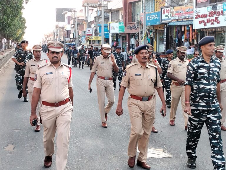 రాష్ట్ర అసెంబ్లీ ఎన్నికల నేపథ్యంలో జయశంకర్ భూపాలపల్లి జిల్లాకు విచ్చేసిన కేంద్ర సాయుధ పోలీసు బలగాలు సివిల్ పోలీసుల ఫ్లాగ్ మార్చ్
