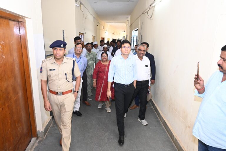 స్ట్రాంగ్ రూంలు, కౌంటింగ్ కేంద్రాలను పరిశీలించిన ఎన్నికల పరిశీలకులు