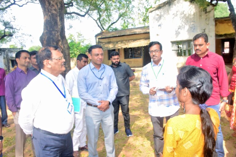 మావోయిస్ట్ ప్రభావిత పోలింగ్ స్టేషన్లలలో పర్యటించిన ఎన్నికల పరిశీలకులు