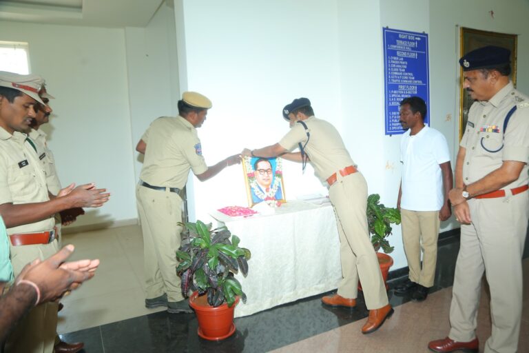 అంబేద్కర్ ఆశయ సాధన కొరకు ప్రతి ఒక్కరూ కృషి చేయాలి: ఎస్పి