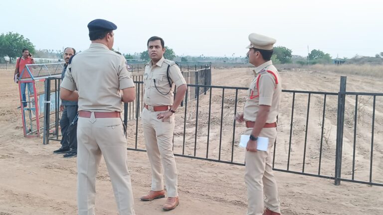 సభా ప్రాంగణాన్ని పరిశీలించిన  ఎస్పీ 