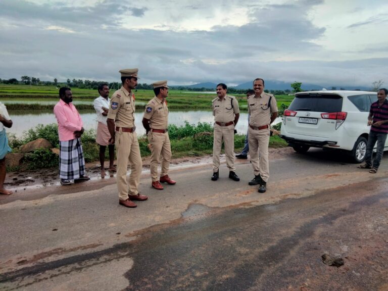 భారీ వర్షాల నేపథ్యంలో ప్రజలు అప్రమత్తంగా ఉండాలి : జిల్లా అదనపు ఎస్పీ 